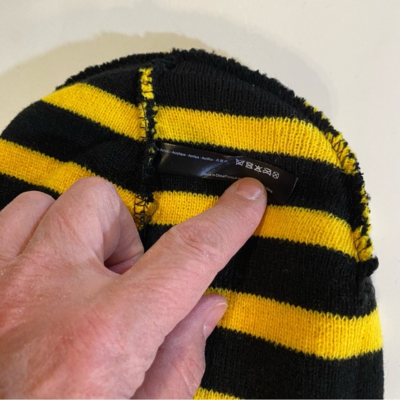 Striped beanie, by Petals and Peacocks, NWOT, 8” cuffed, 8 1/2” wide. Acrylic - Picture 4 of 6